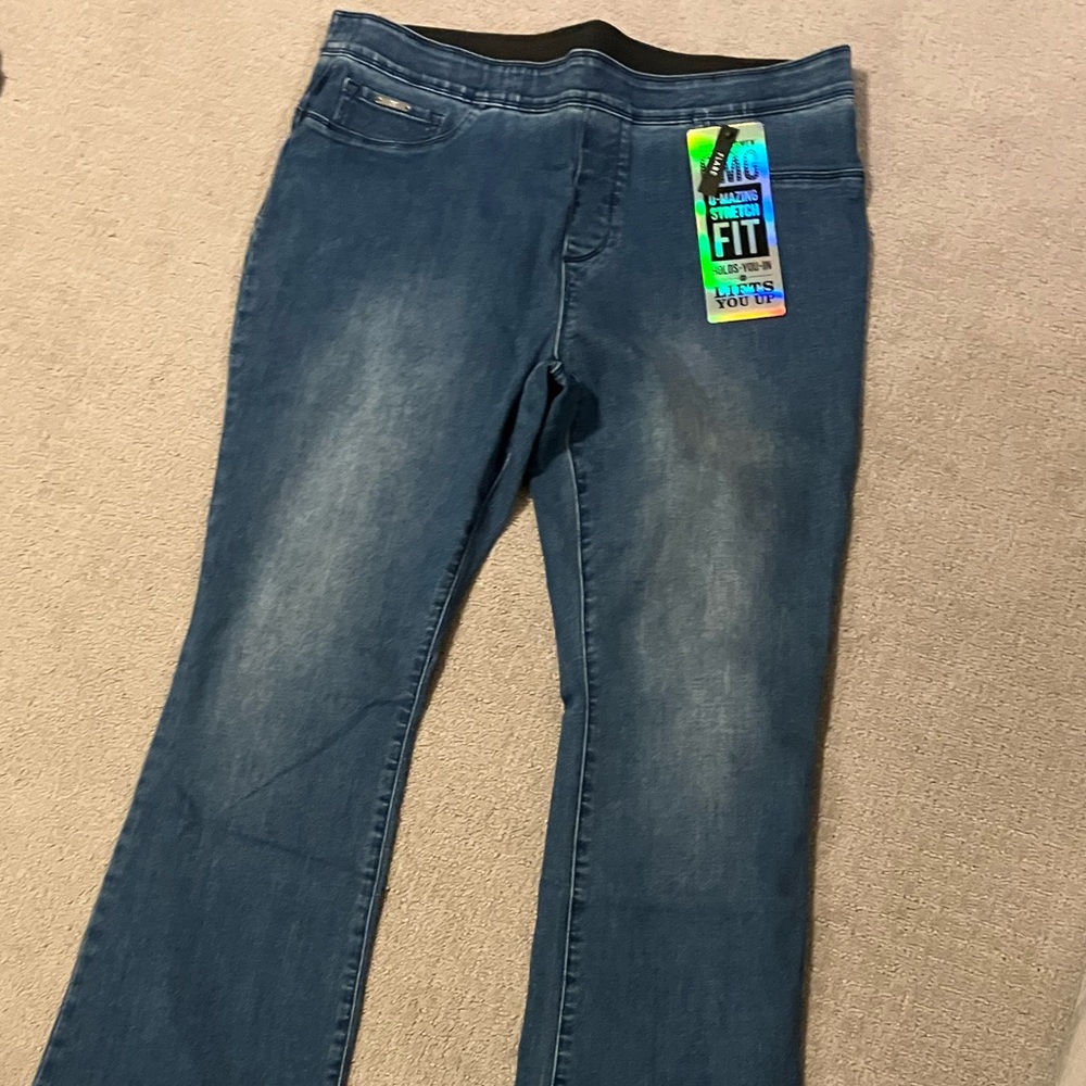 Coco + Carmen NWT OMG Pull-On Flare Wide Leg Jeans